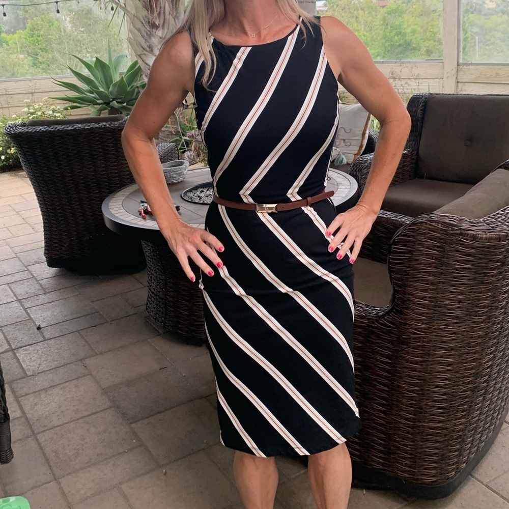 Flattering pencil dress for the office - Picture 2 of 5